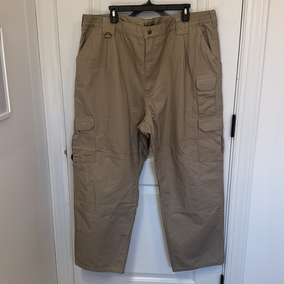 MENS 5.11 TACTICAL TAN CARGO COTTON WORK PANTS SIZE 44 x 30 - Picture 3 of 13